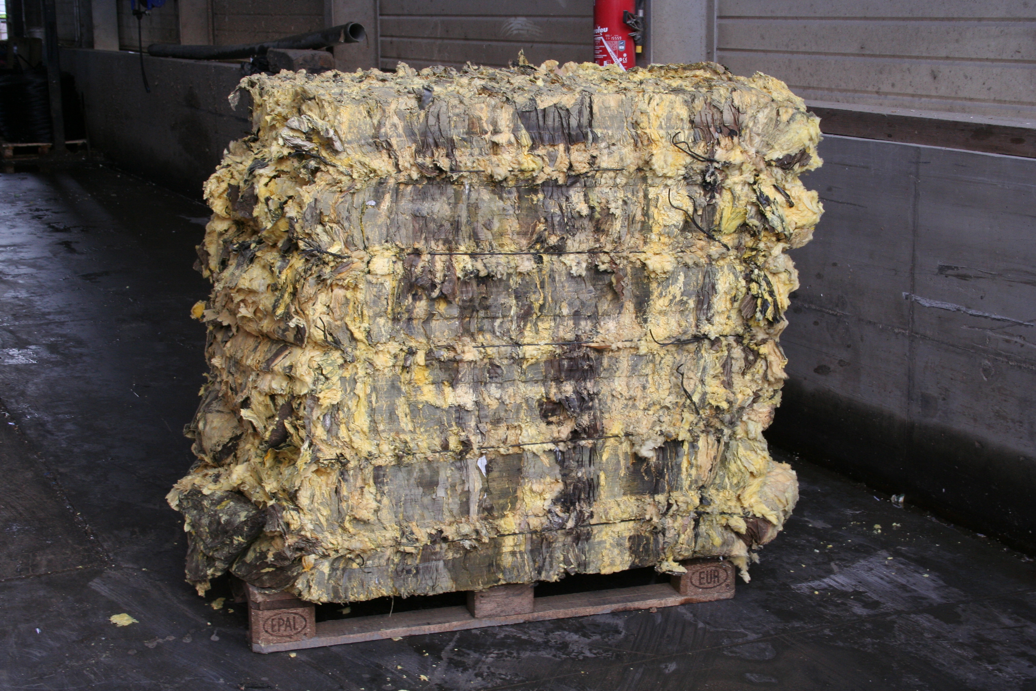 Quand le recyclage total des déchets de laine de verre devient réalité